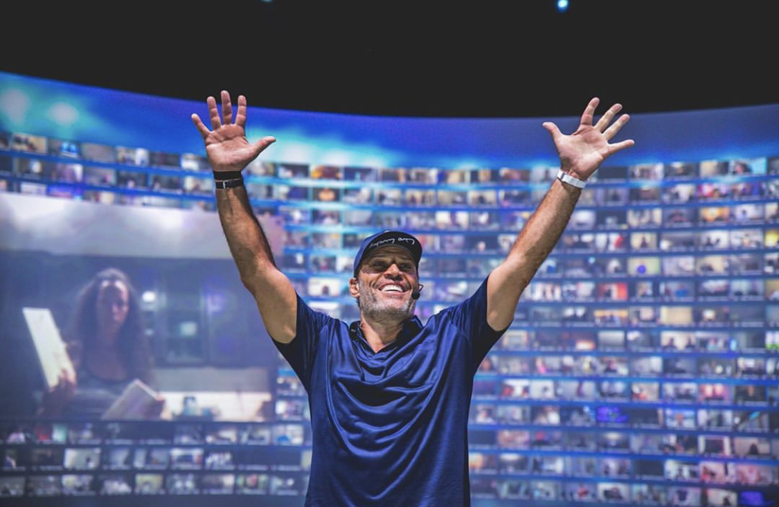 Tony Robbins, formatore e coach numero 1 nel campo del massimo rendimento